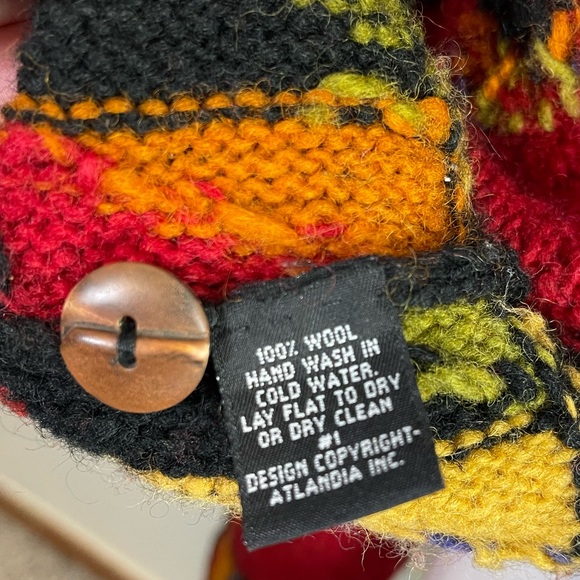 Newari Icelandic Design Handcrafted in Napal 100% Wool Embroidered Cardigan M - Picture 8 of 8